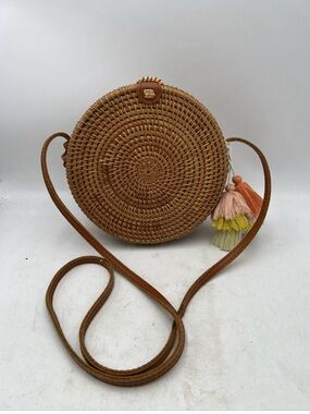 Round Woven Rattan Crossbody Bag w/ Tassel Charm – Boho Summer